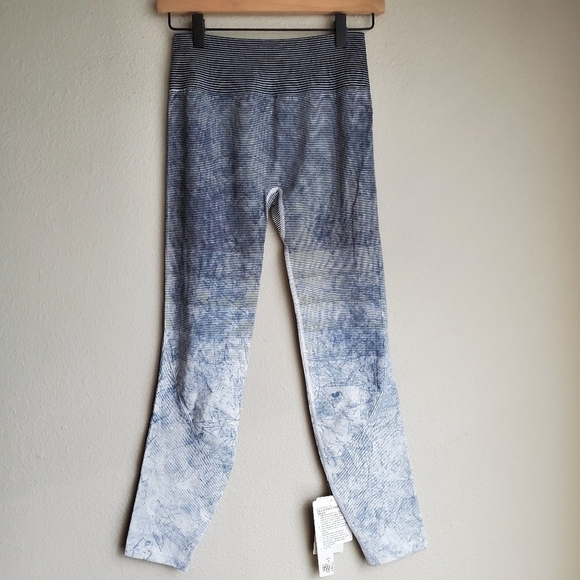 Lululemon Ebb to Train Tight size 8 NWT - Picture 4 of 7